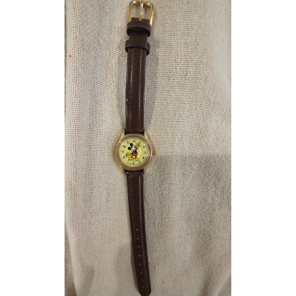Vintage Lorus Disney Mickey Mouse Watch Gold Tone V515-6080 Brown Leather Band
